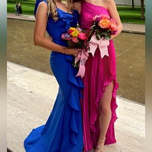 Whatchamacallit Prom Dress !!! Size 4 but could fit a 2 (may need to be fitted)